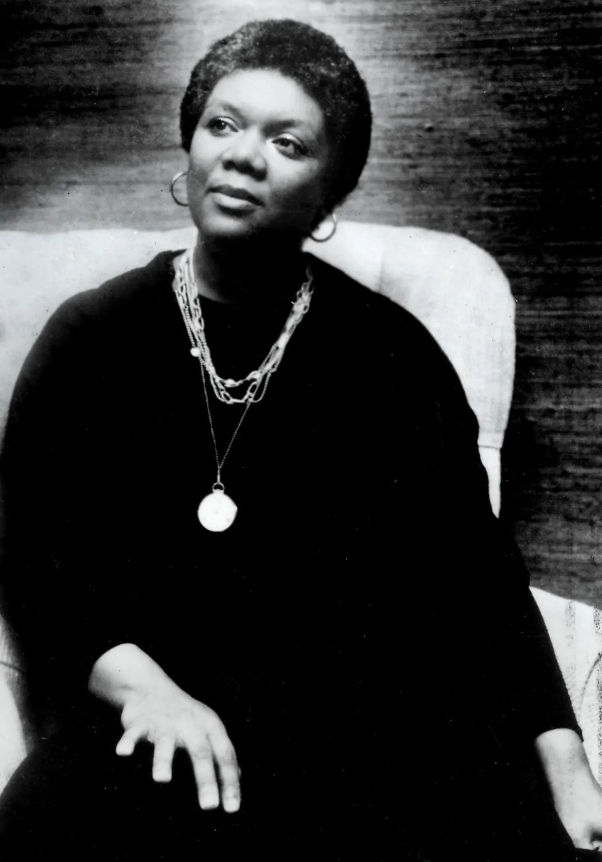 Tôi sắp bước sang một năm mới | I am running into a new year – Lucille&nbsp;Clifton